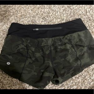 Lululemon shorts size 6 - Camo